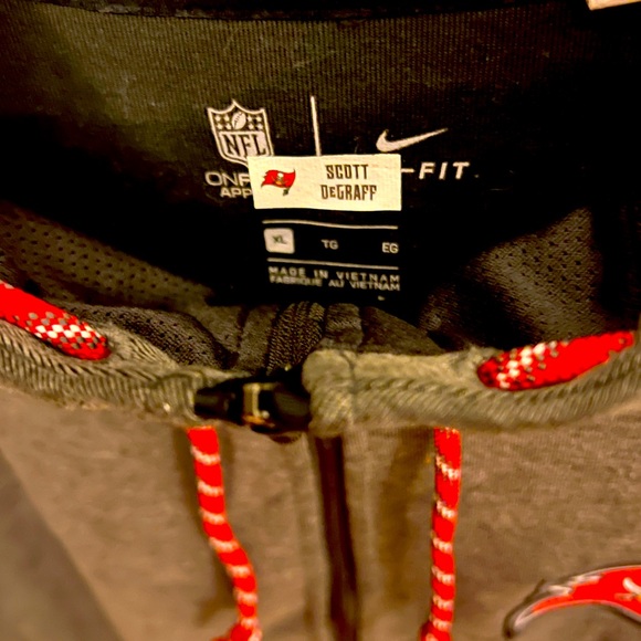 Like New, official NIKE Size XL Tampa Bay Buccaneers Sideline Full Zip Jacket. - Picture 2 of 2